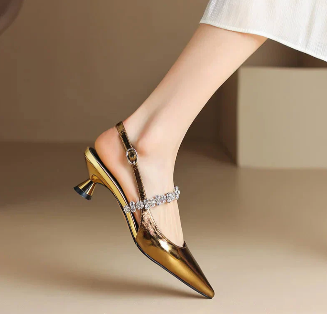 Damen Slingback-Pumps mit Strasssteinen – Elegante Spitzzehn-Schuhe