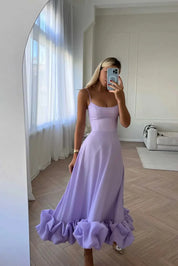 Elegantes Midikleid mit Trägern und Rüschen
