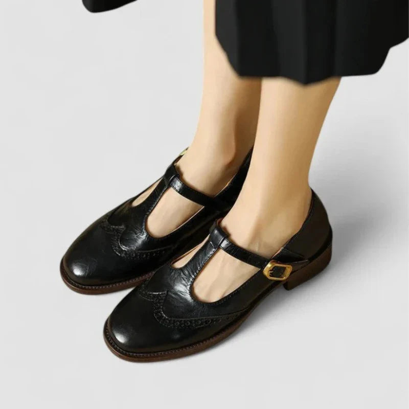 Damen Mary Jane Halbschuhe mit T-Bar-Riemen – elegante Schuhe mit Brogue-Perforationen und niedrigem Absatz
