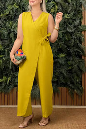 Damen Jumpsuit mit Wickelausschnitt, Taillenbindung und weiten Beinen – ärmelloser eleganter Overall