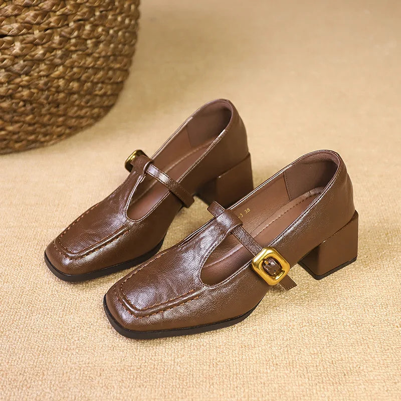 Damen Pumps mit Blockabsatz, Riemchen und eckiger Zehenpartie