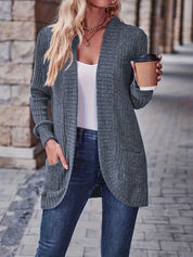 Stilvolle Damen-Strickjacke im lockeren Schnitt mit Taschen