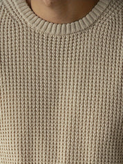 Klassischer Strickpullover mit grobem Muster